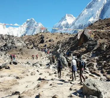everest-three-passes-trek-lobhuche